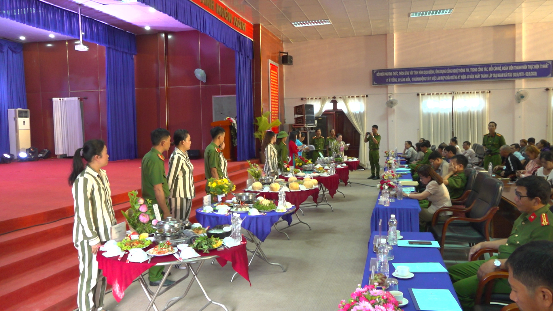 Phạm nhân nữ ở Cà Mau thi nấu ăn, cắm hoa nhân ngày 20-10 - Ảnh 4.