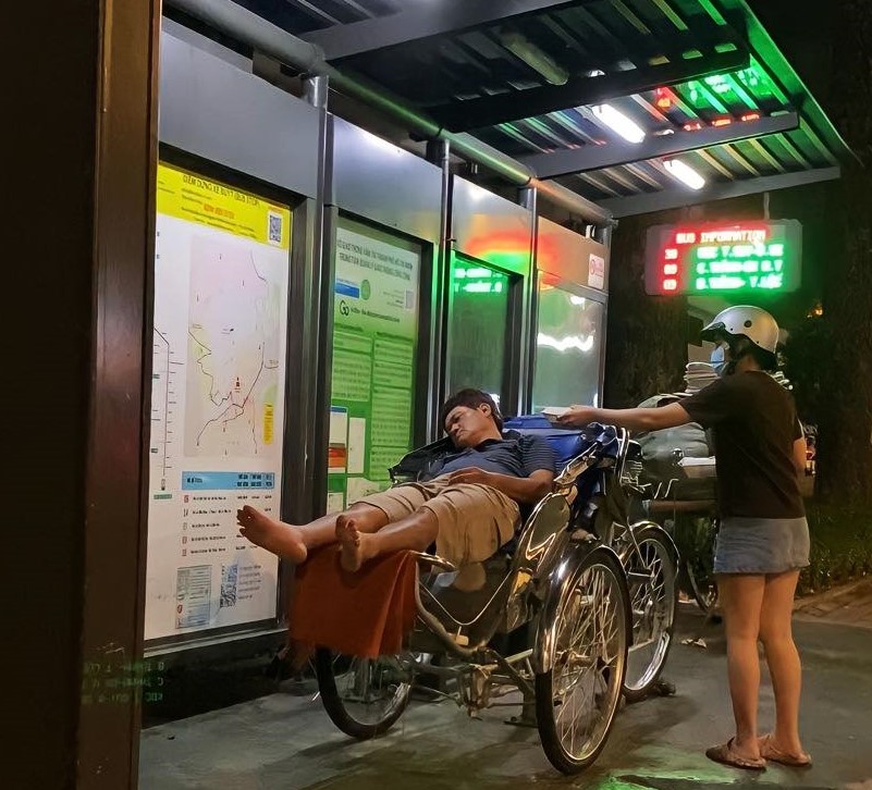 Trao yêu thương, học trưởng thành