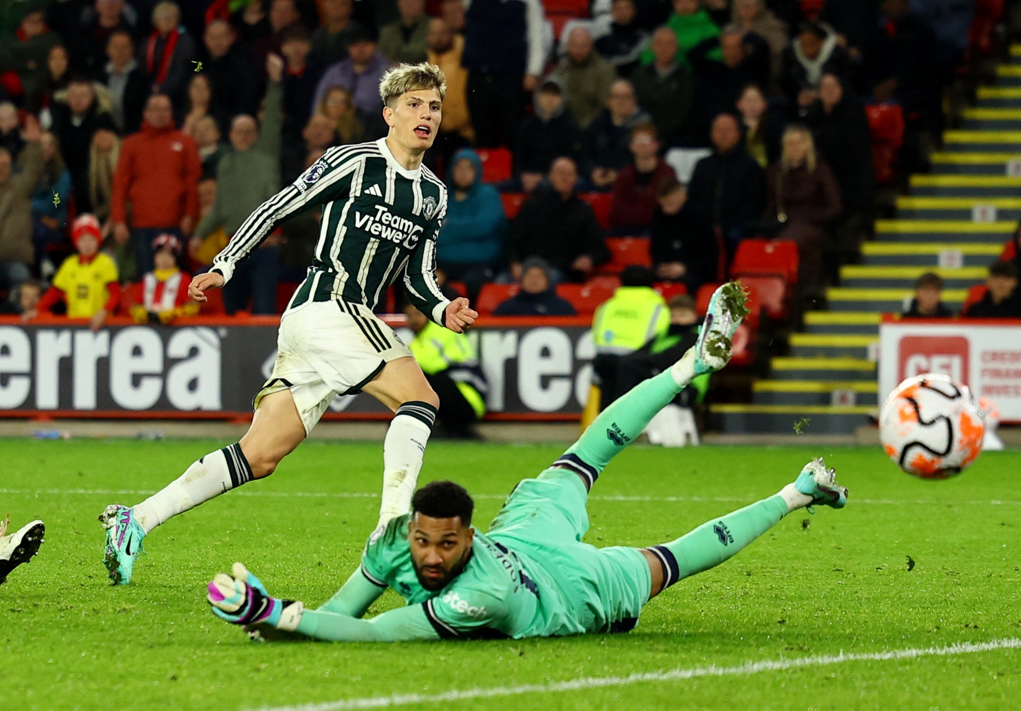 Dấu ấn người h&ugrave;ng Dalot, Man United vỡ &ograve;a chiến thắng Sheffield United - Ảnh 6.