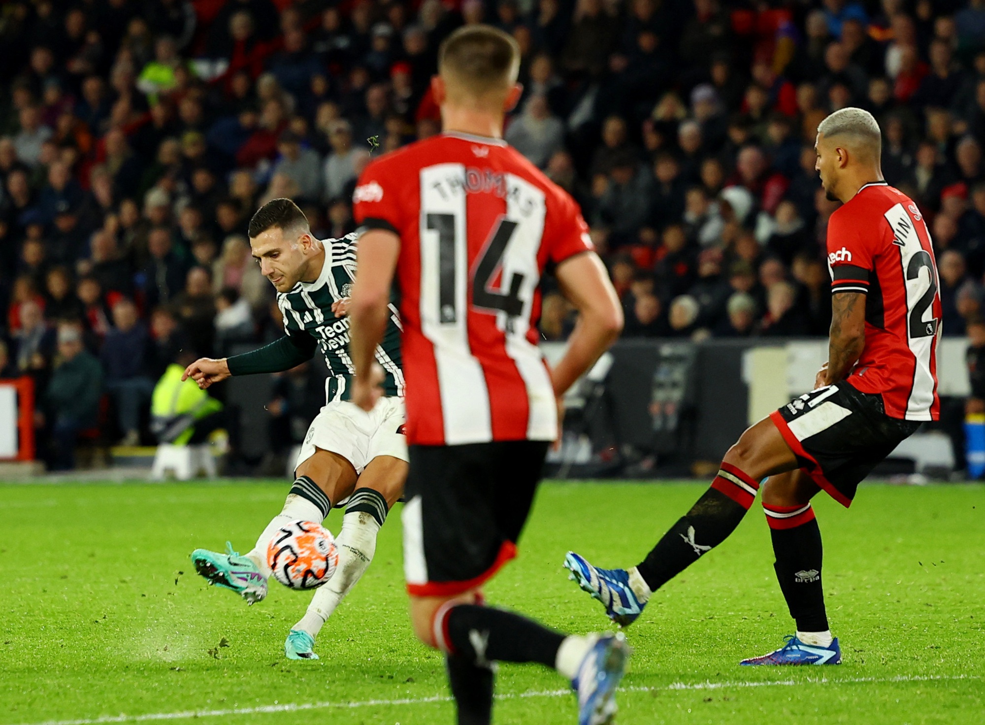 Dấu ấn người h&ugrave;ng Dalot, Man United vỡ &ograve;a chiến thắng Sheffield United - Ảnh 7.