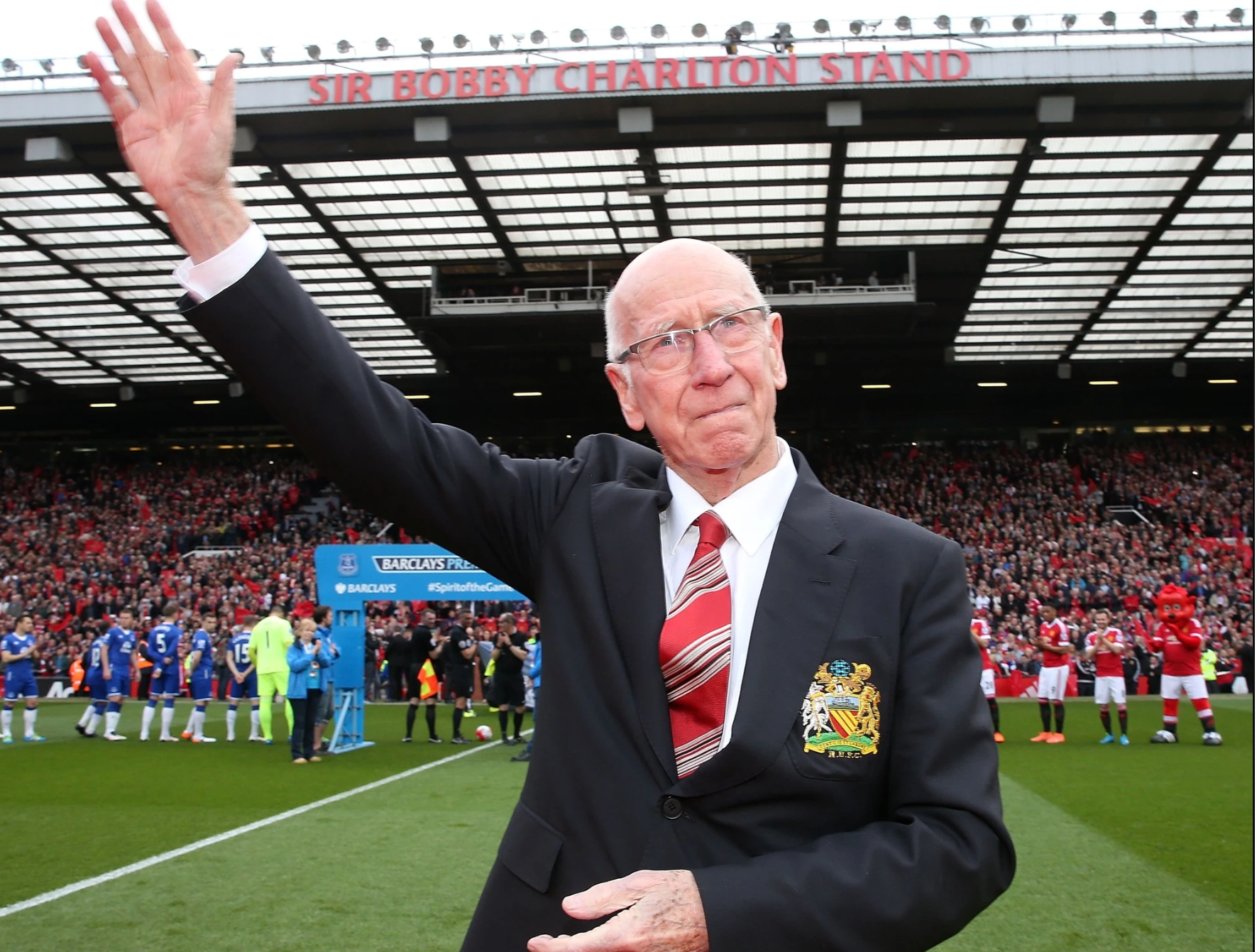 Huyền thoại Man United qua đời, giới bóng đá tiếc thương