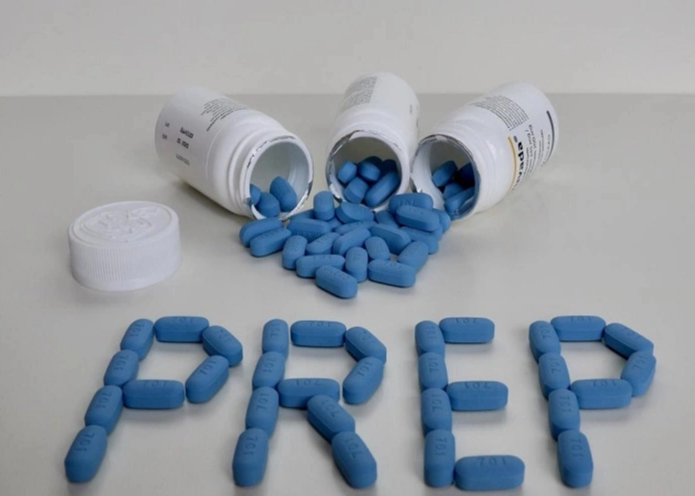 Đang uống PrEP có cần sử dụng bao cao su?