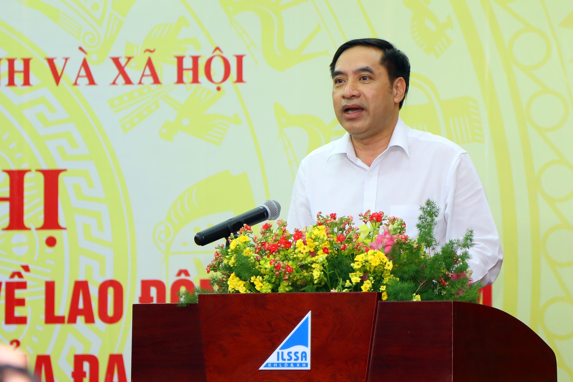 Đơn giản thủ tục cấp ph&eacute;p cho lao động nước ngo&agrave;i - Ảnh 2.