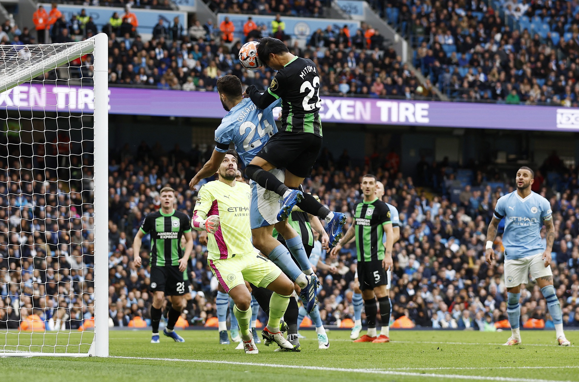 Haaland giải cơn kh&aacute;t b&agrave;n thắng, Man City thắng Brighton l&ecirc;n ng&ocirc;i đầu - Ảnh 3.