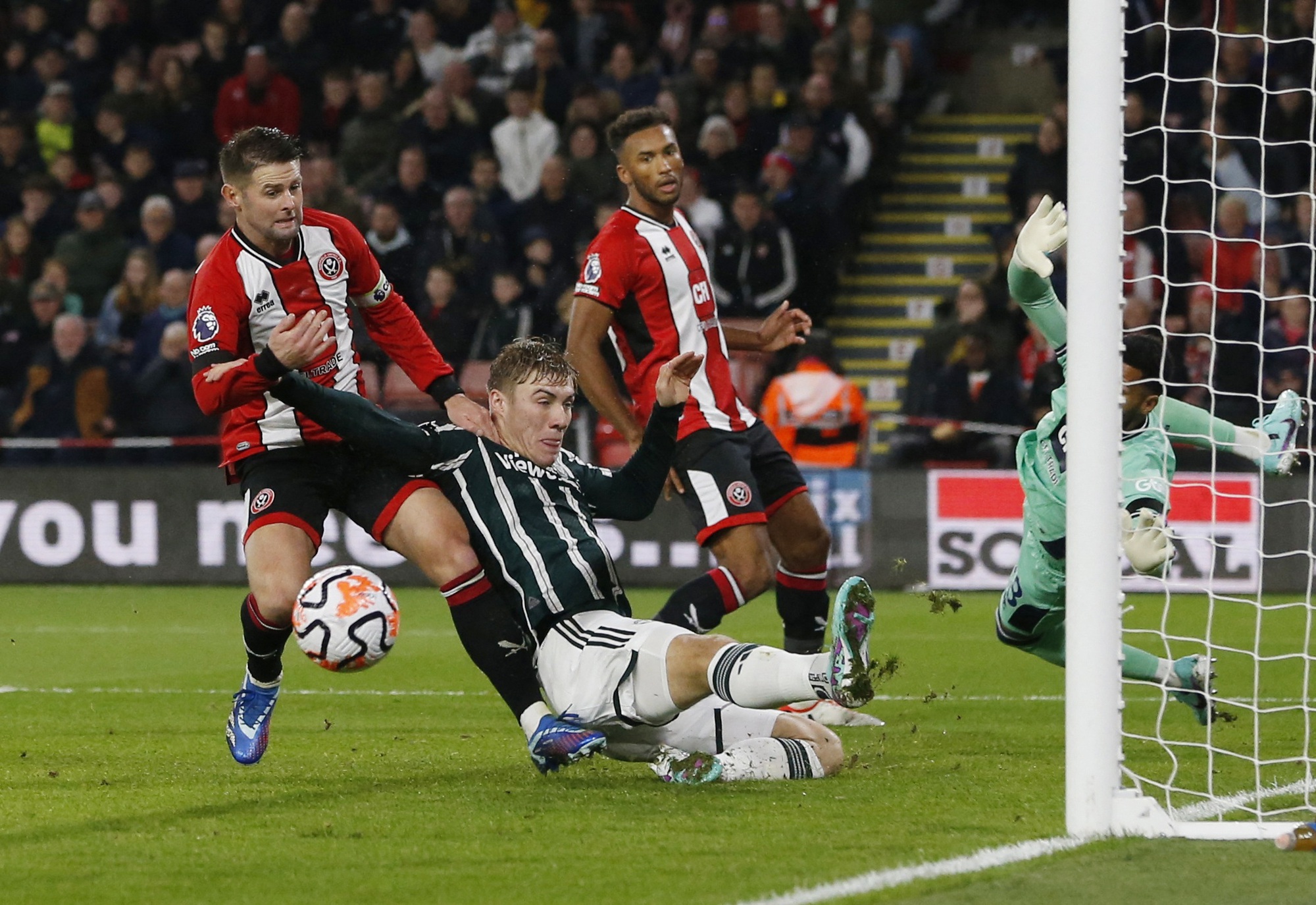 Dấu ấn người h&ugrave;ng Dalot, Man United vỡ &ograve;a chiến thắng Sheffield United - Ảnh 2.