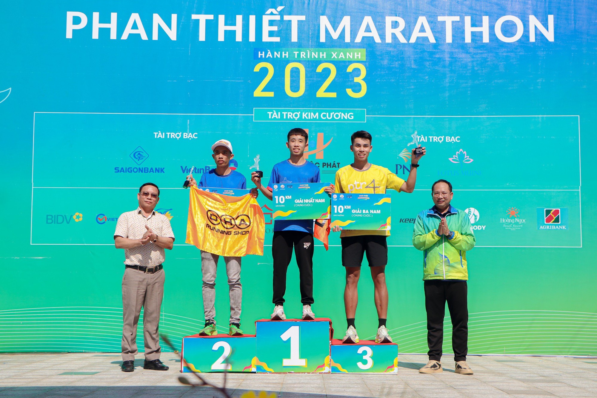 Cựu tuyển thủ Phạm Thị B&igrave;nh chinh phục Phan Thiết Marathon 2023 - Ảnh 4.