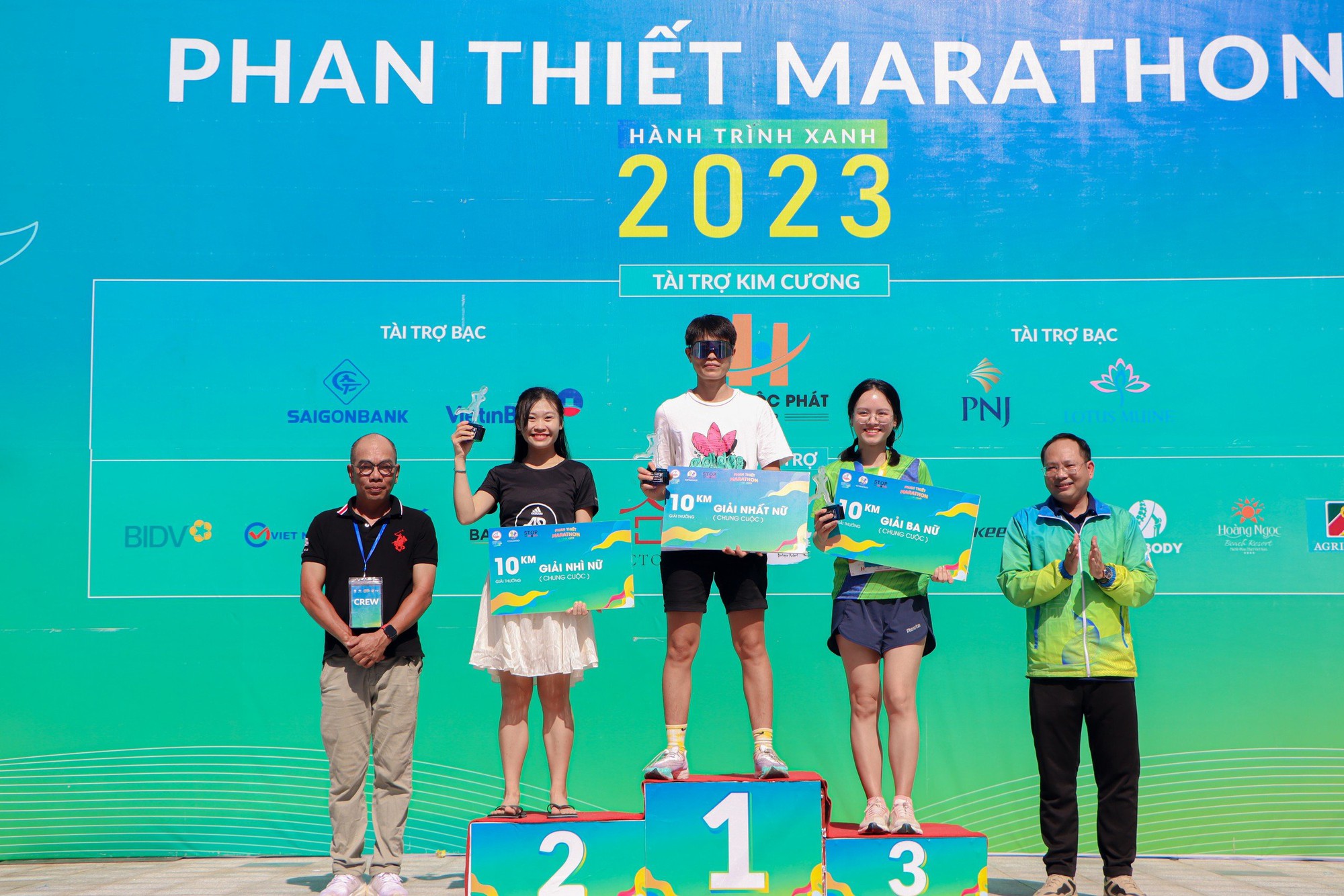 Cựu tuyển thủ Phạm Thị B&igrave;nh chinh phục Phan Thiết Marathon 2023 - Ảnh 16.