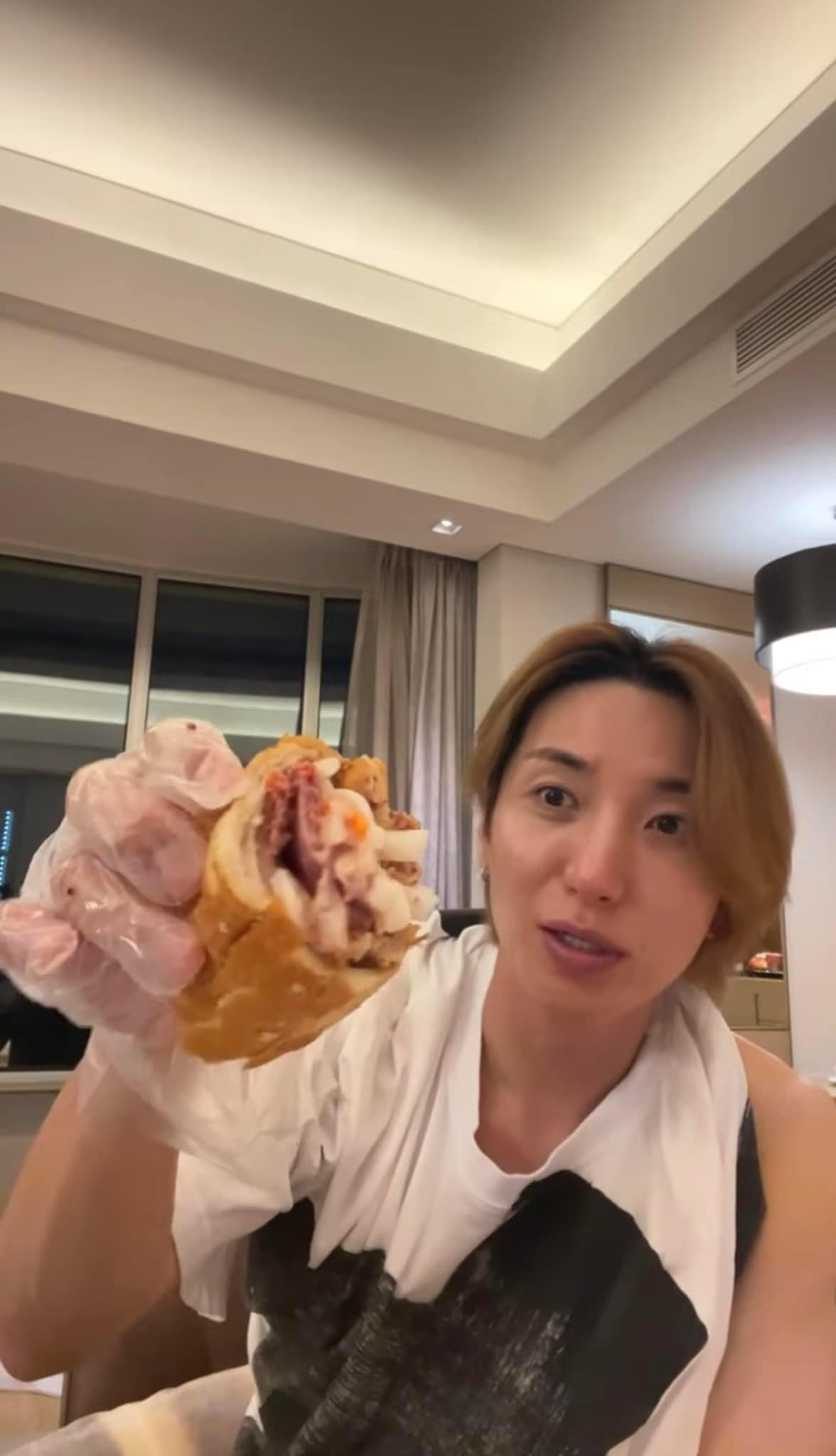 N&oacute;n l&aacute;, phở, b&aacute;nh m&igrave; chinh phục loạt sao H&agrave;n! - Ảnh 3.
