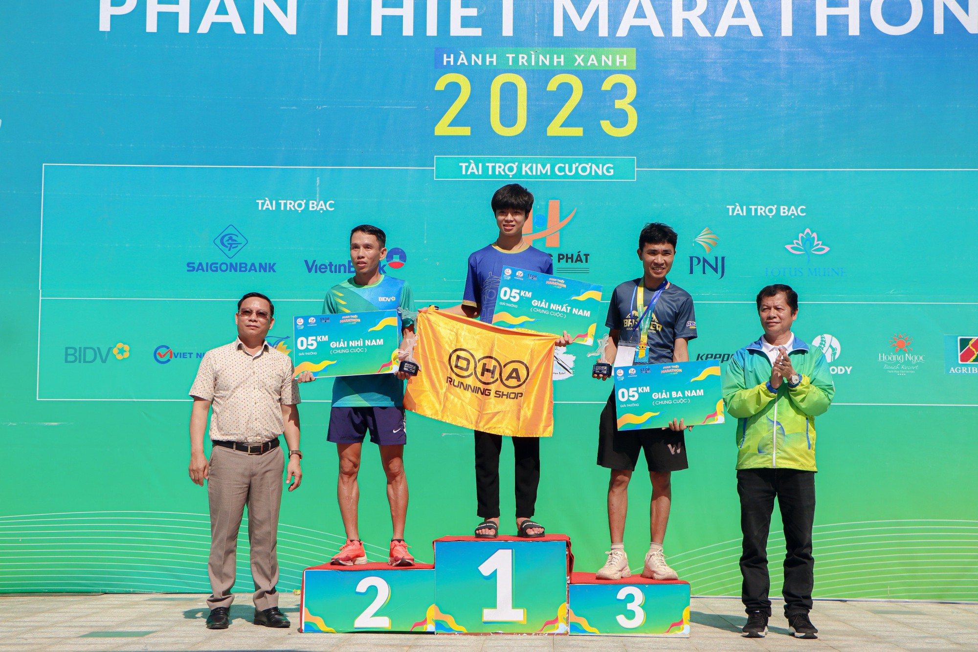Cựu tuyển thủ Phạm Thị B&igrave;nh chinh phục Phan Thiết Marathon 2023 - Ảnh 15.