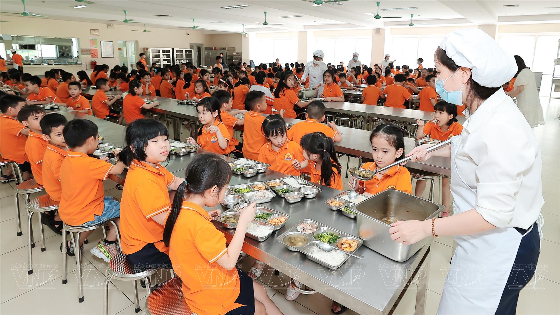 Người mẹ đảm đang v&agrave; trăn trở bữa ăn học đường an to&agrave;n, đủ dinh dưỡng - Ảnh 3.
