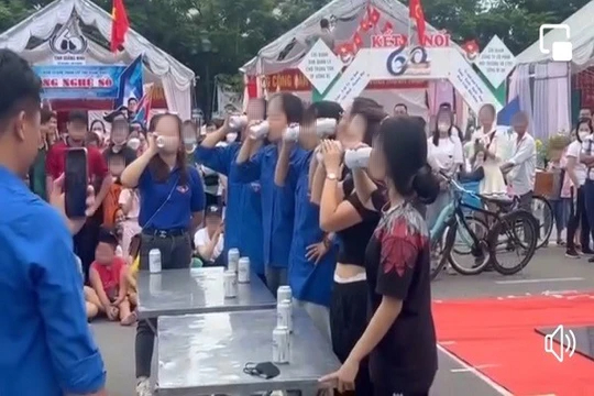 Nghi vấn hội trại tổ chức cuộc thi uống bia có nữ sinh tham gia