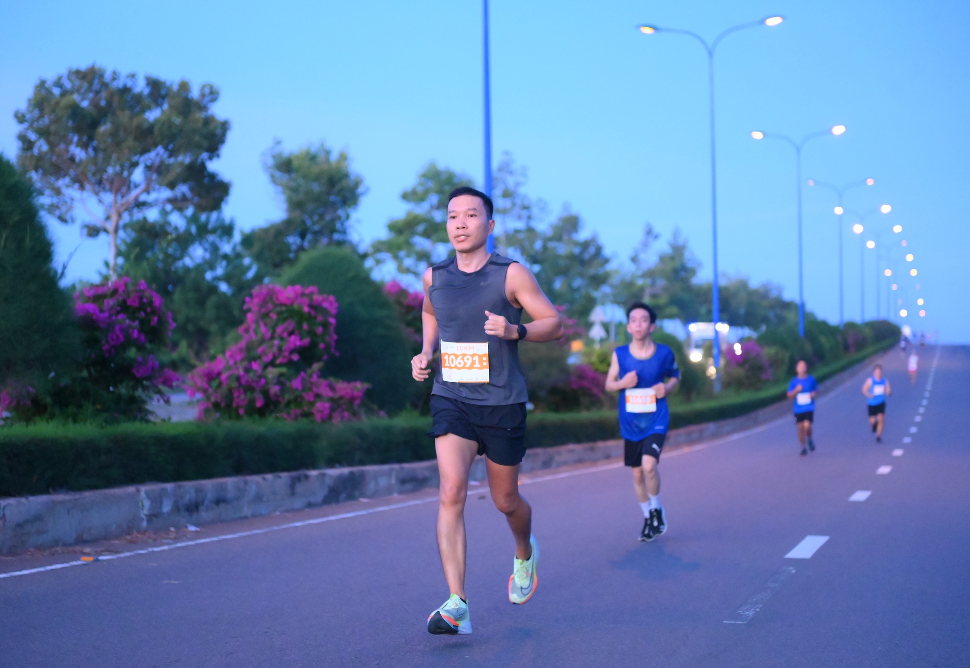 Cựu tuyển thủ Phạm Thị B&igrave;nh chinh phục Phan Thiết Marathon 2023 - Ảnh 8.