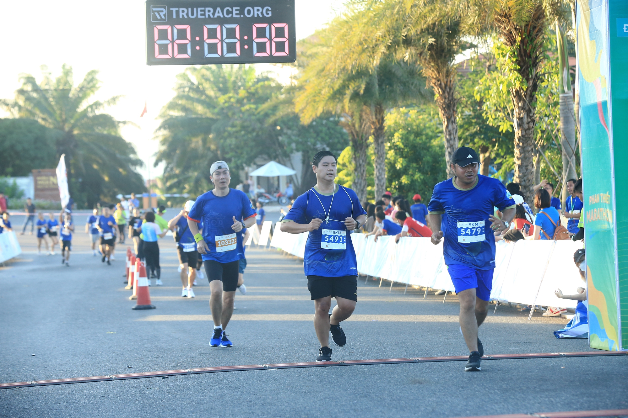 Cựu tuyển thủ Phạm Thị B&igrave;nh chinh phục Phan Thiết Marathon 2023 - Ảnh 12.