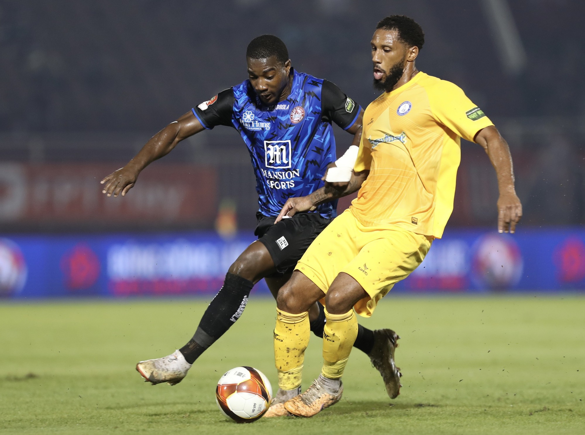 CLB TP HCM thắng trận ra quân, dẫn đầu bảng xếp hạng V-League 2023-2024 - Ảnh 2.