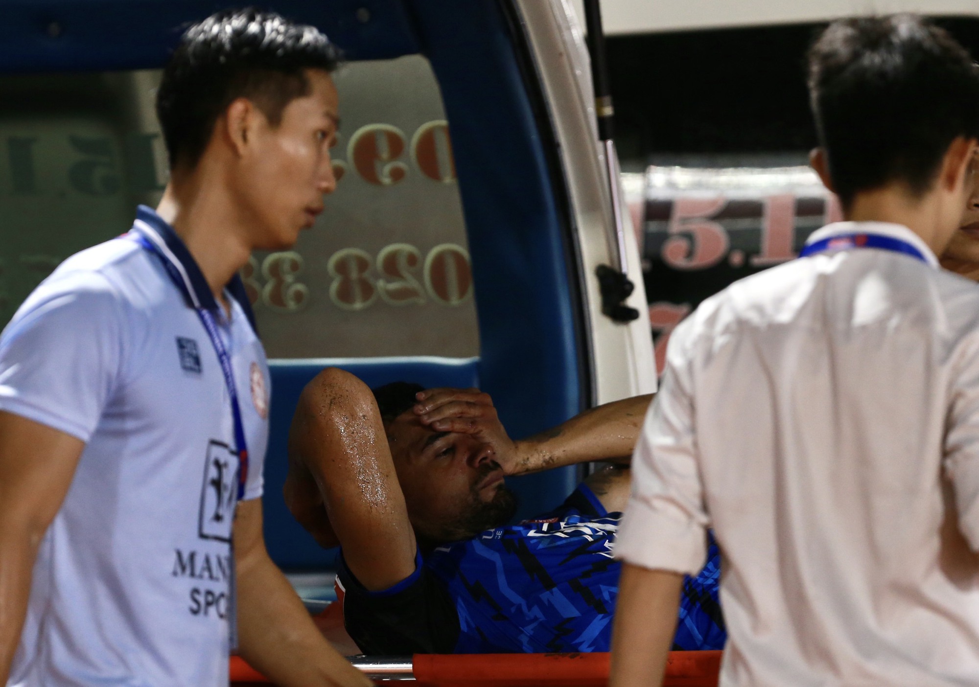 HLV Vũ Tiến Th&agrave;nh: Kh&ocirc;ng c&oacute; VAR trong ph&iacute;a Nam l&agrave; thiếu c&ocirc;ng bằng - Ảnh 3.