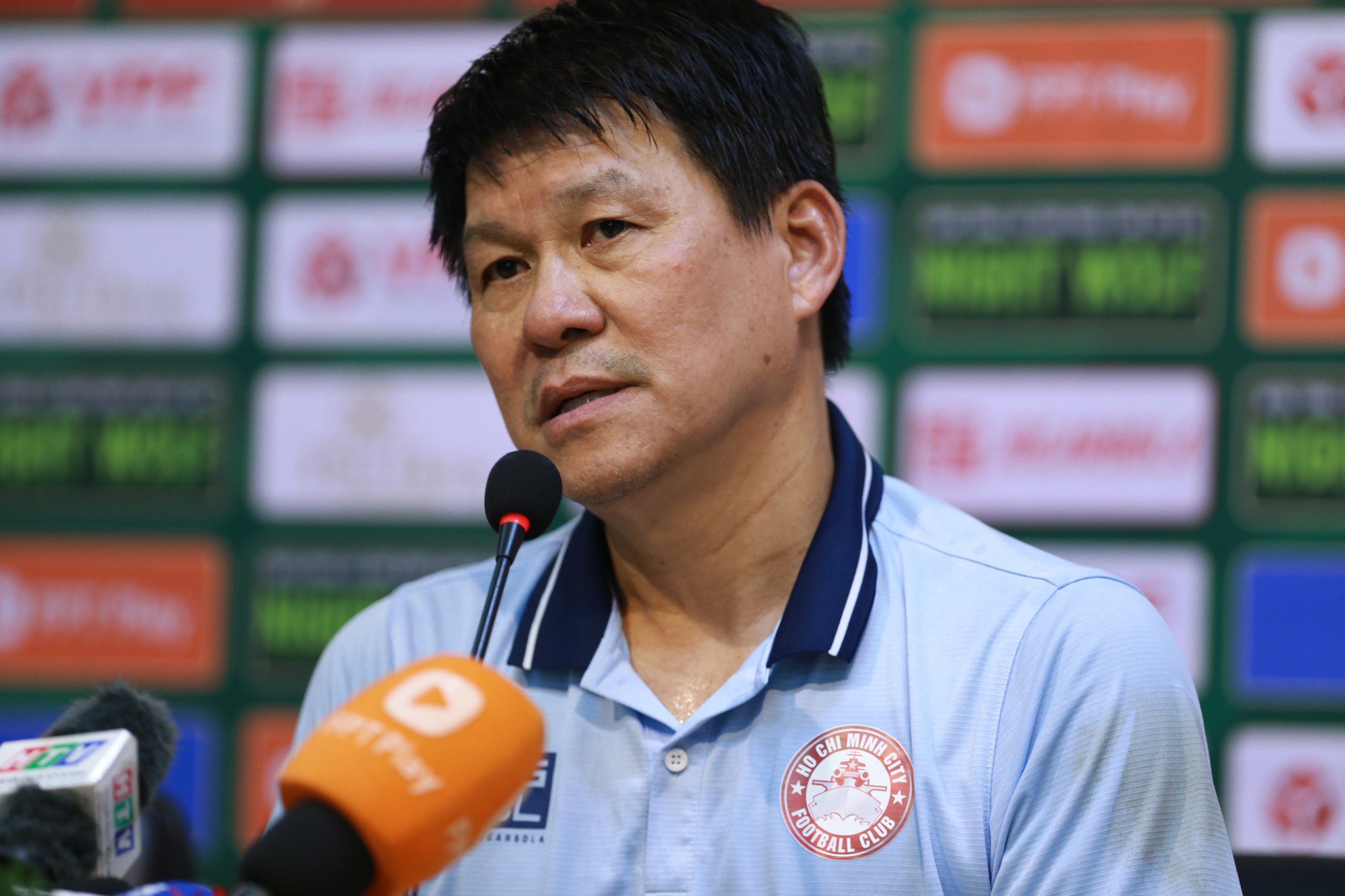 HLV Vũ Tiến Thành: "Không có VAR trong sân cỏ phía Nam là chưa công bằng"