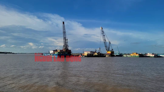 An Giang bổ sung nhiều mỏ c&aacute;t cho cao tốc - Ảnh 1.