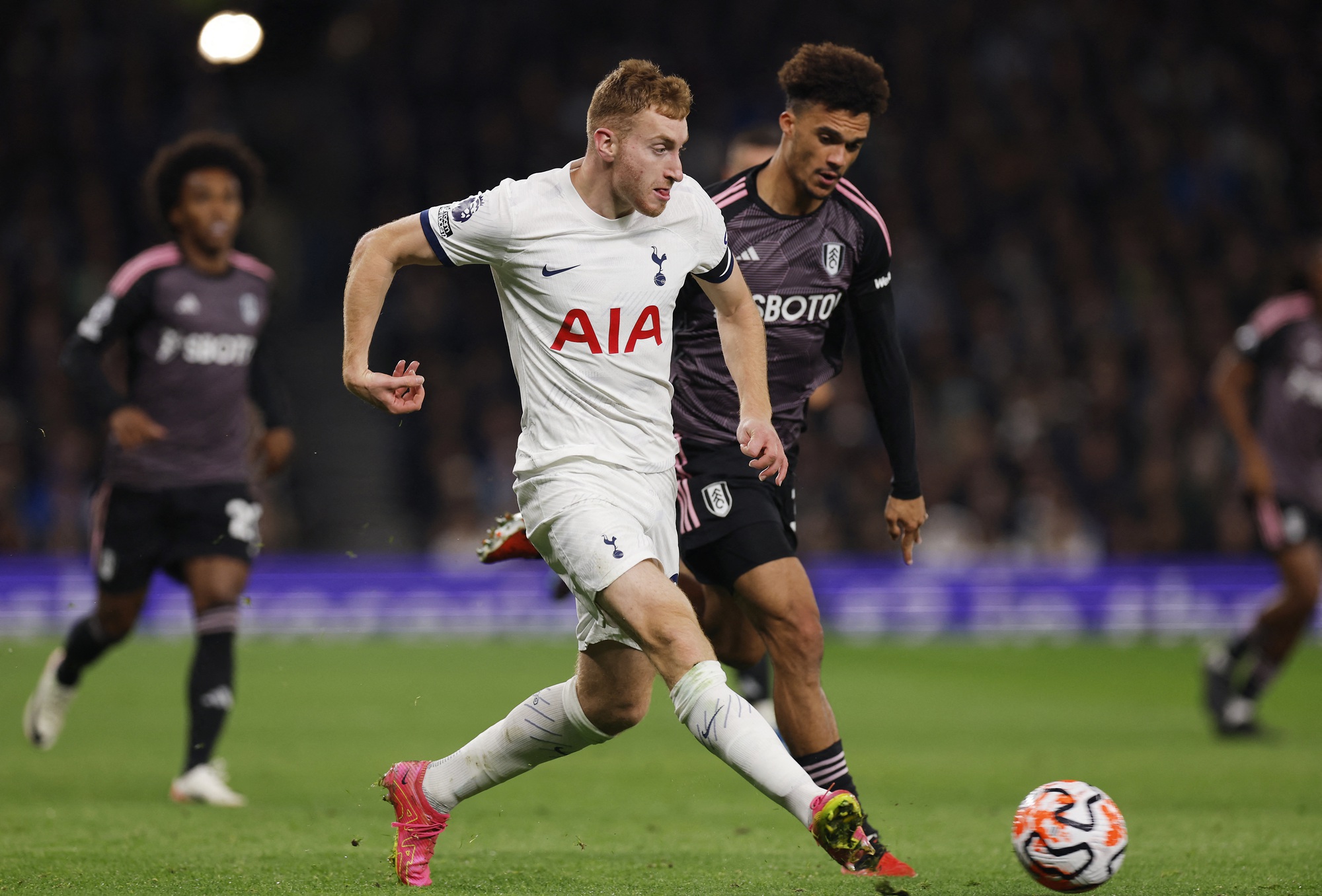 S&aacute;t thủ xứ H&agrave;n lập c&ocirc;ng, Tottenham l&ecirc;n đỉnh bảng Ngoại hạng - Ảnh 1.