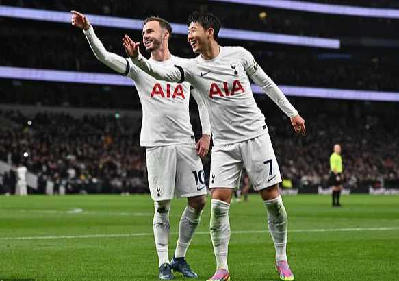 S&aacute;t thủ xứ H&agrave;n lập c&ocirc;ng, Tottenham l&ecirc;n đỉnh bảng Ngoại hạng - Ảnh 7.