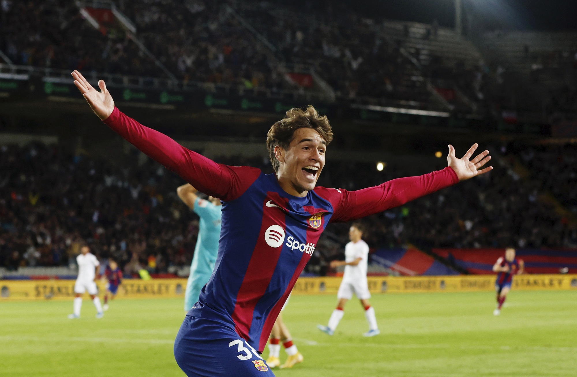 Sao siêu trẻ ghi bàn thắng để đời, viết lại lịch sử Barcelona ở La Liga