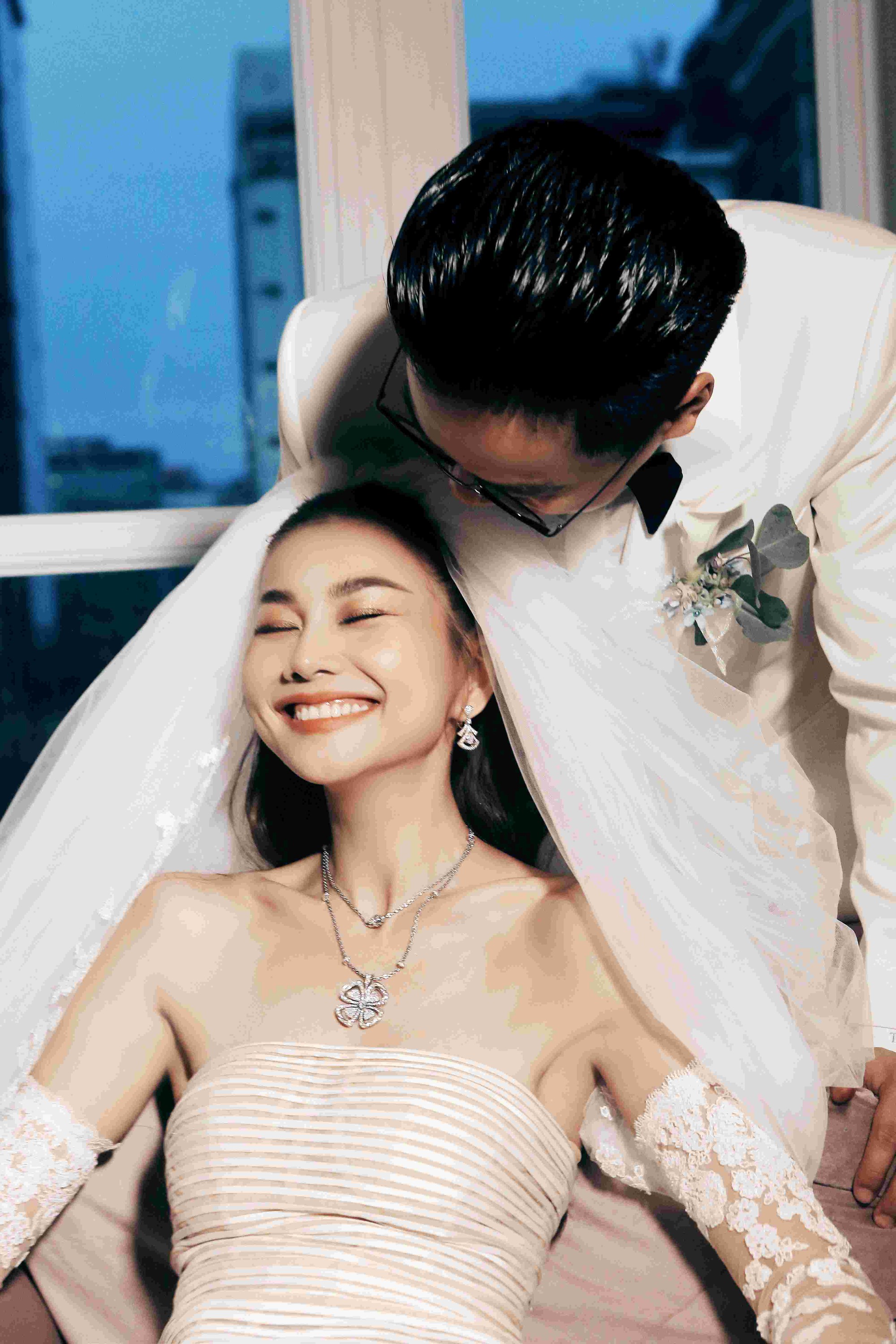 Những chi tiết lạ trong lễ cưới của si&ecirc;u mẫu Thanh Hằng - Ảnh 6.