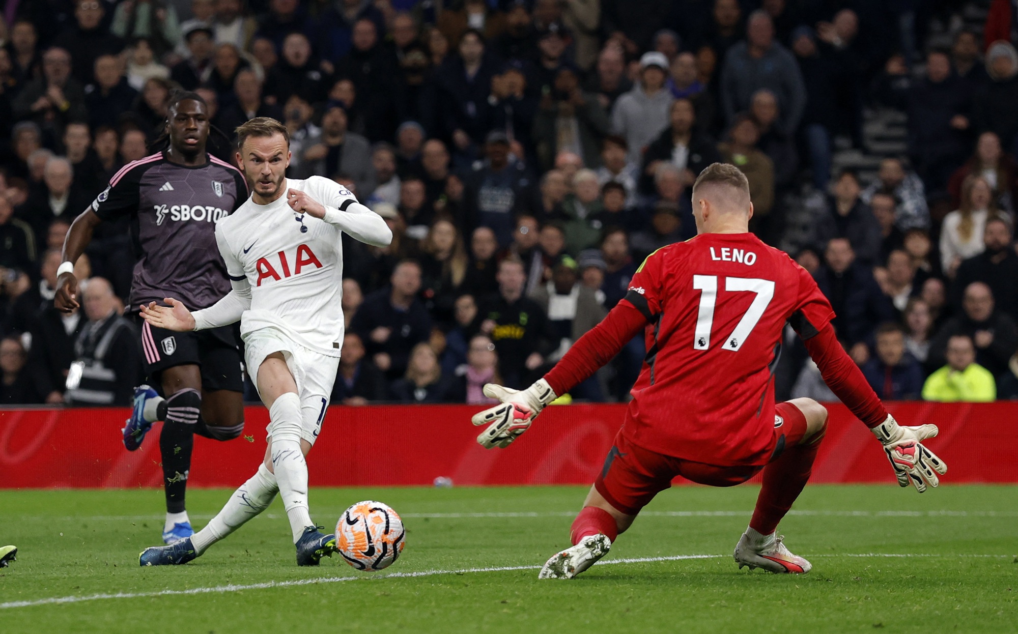 S&aacute;t thủ xứ H&agrave;n lập c&ocirc;ng, Tottenham l&ecirc;n đỉnh bảng Ngoại hạng - Ảnh 6.