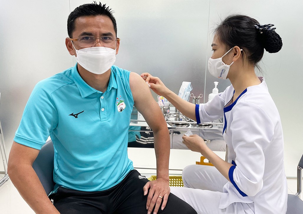Doanh nghiệp bảo vệ c&ocirc;ng nh&acirc;n vi&ecirc;n bằng vắc-xin - Ảnh 2.