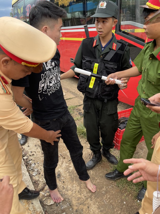 Nghi phạm đ&acirc;m chết người trong hỗn chiến ở Hải Ph&ograve;ng bị bắt tại B&igrave;nh Phước - Ảnh 1.