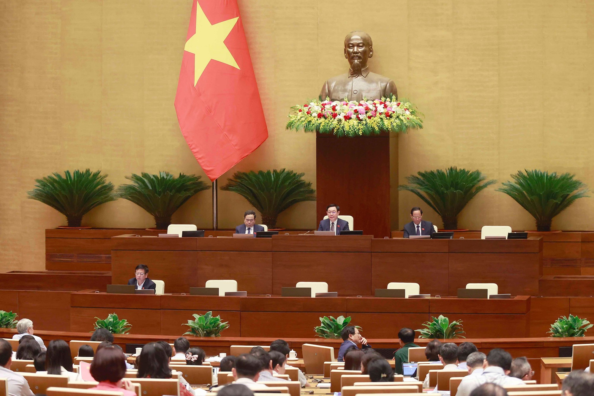 Lấy phiếu tín nhiệm 44 người