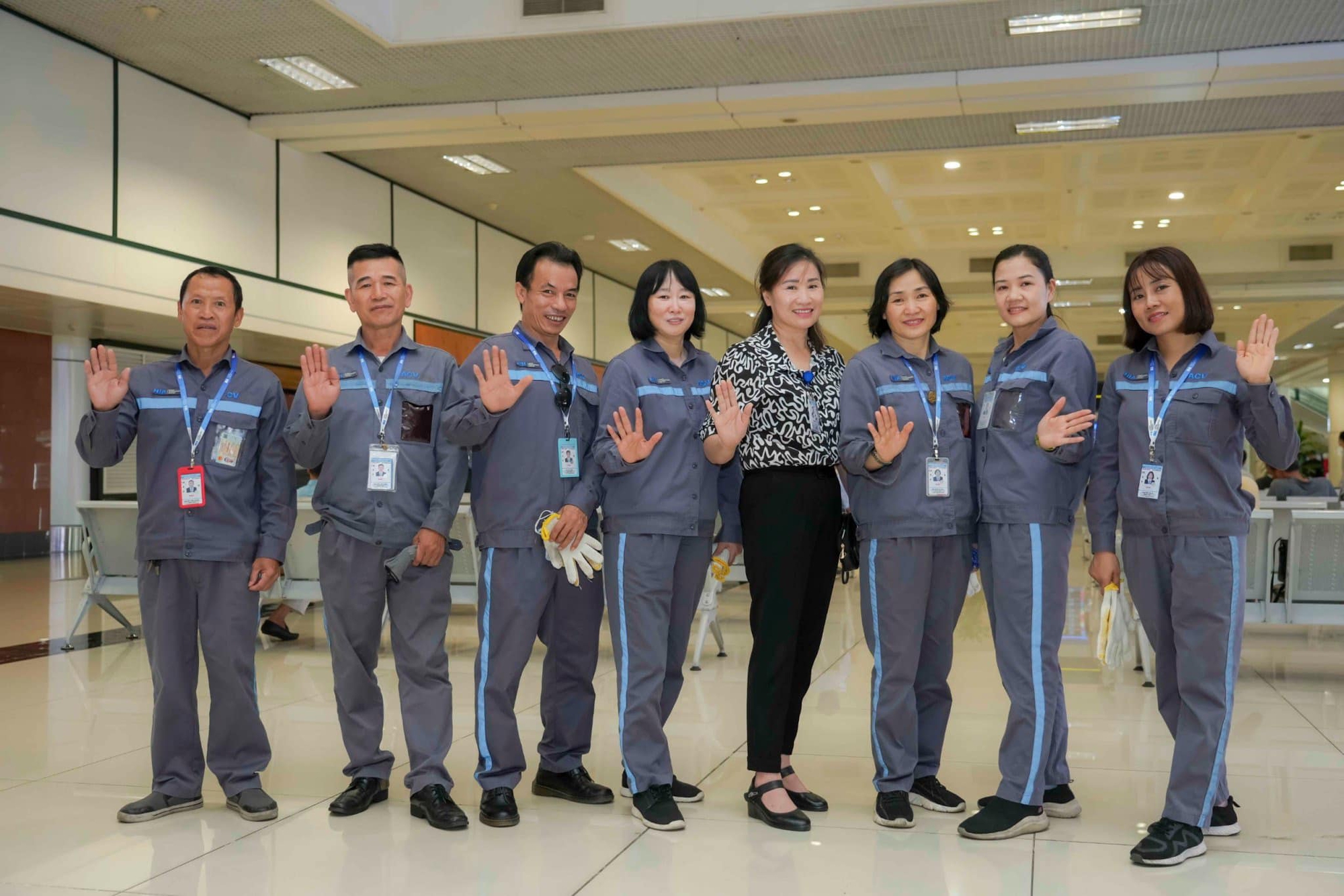 Kh&aacute;ch qu&ecirc;n v&iacute; chứa 50 triệu đồng v&agrave; nhiều giấy tờ quan trọng tại xe đẩy s&acirc;n bay - Ảnh 3.