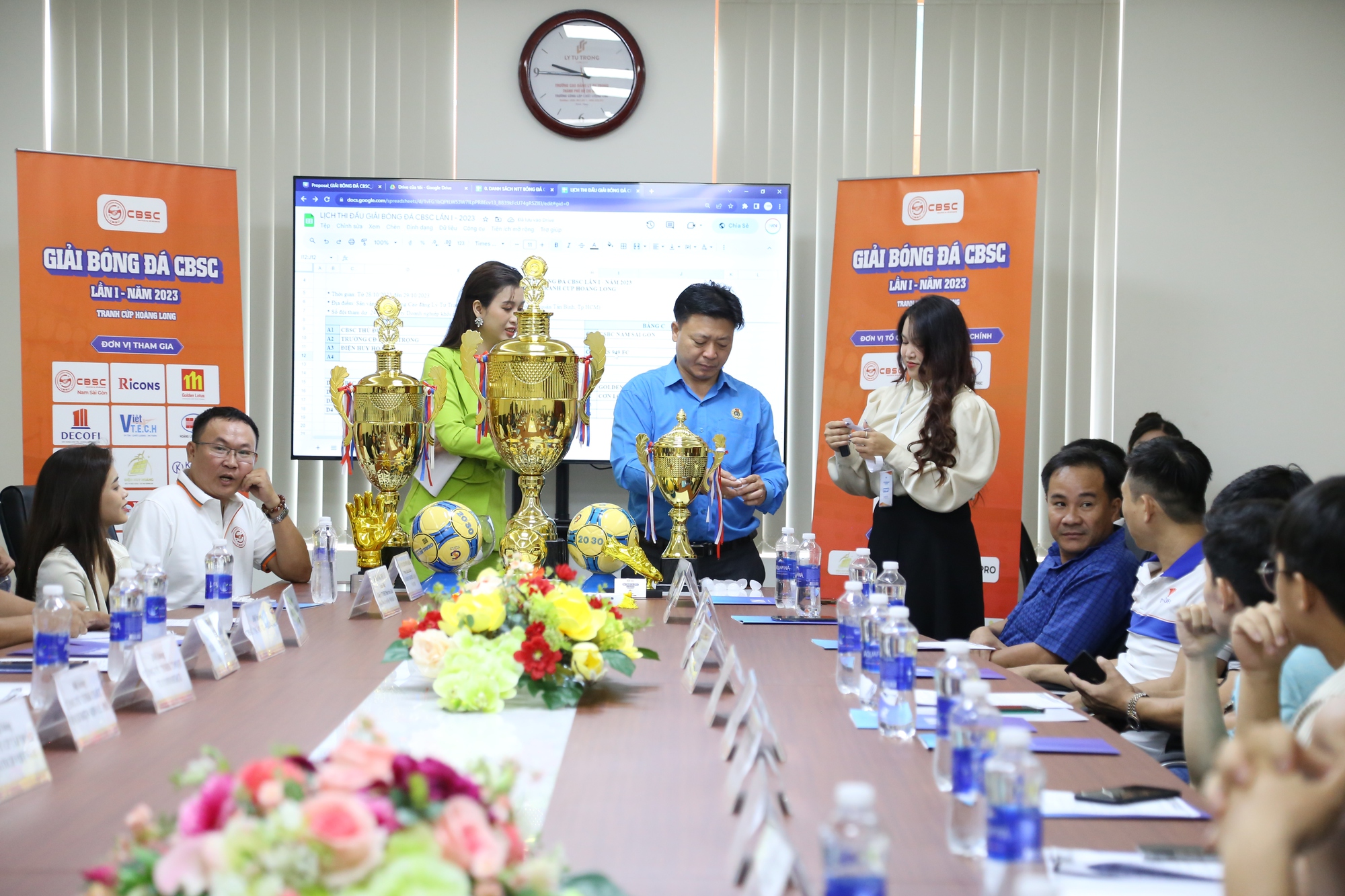 Hấp dẫn Giải Bóng đá phong trào CBSC 2023 tranh Cúp Hoàng Long - Ảnh 2.