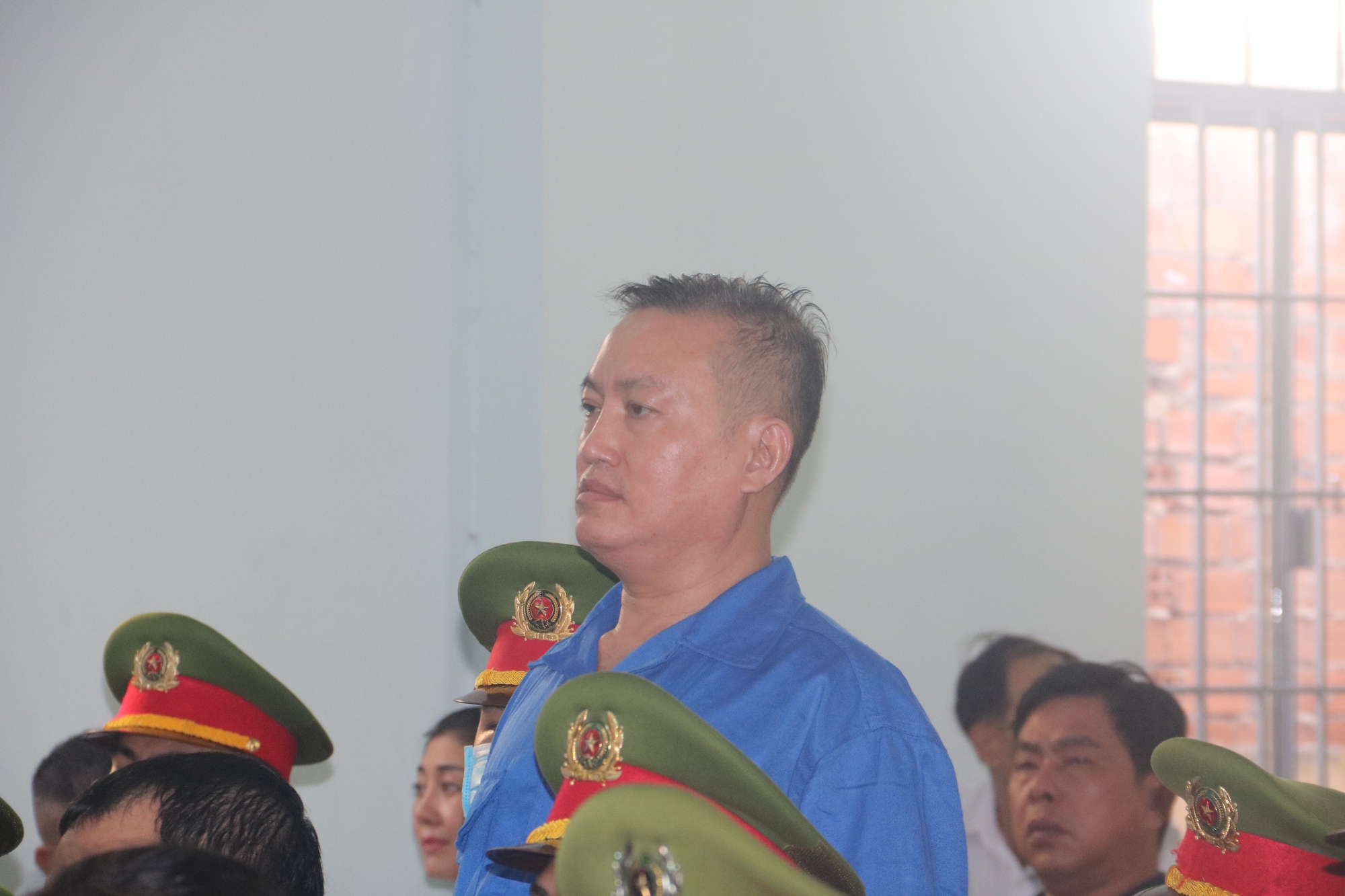 Thảo “lụi” cùng đàn em hầu tòa về tội “Hủy hoại tài sản”