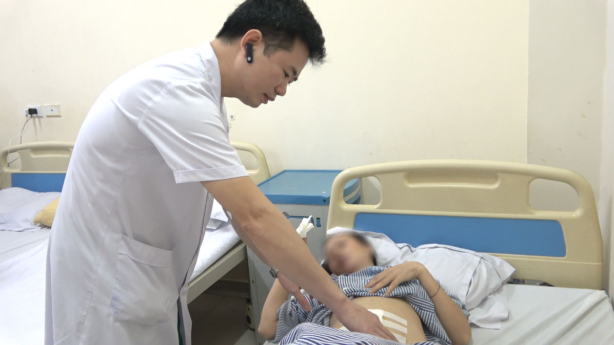 Người phụ nữ đi từ Quảng Nam, bất ngờ ngất xỉu khi ra tới bến xe Nước Ngầm - Ảnh 3.