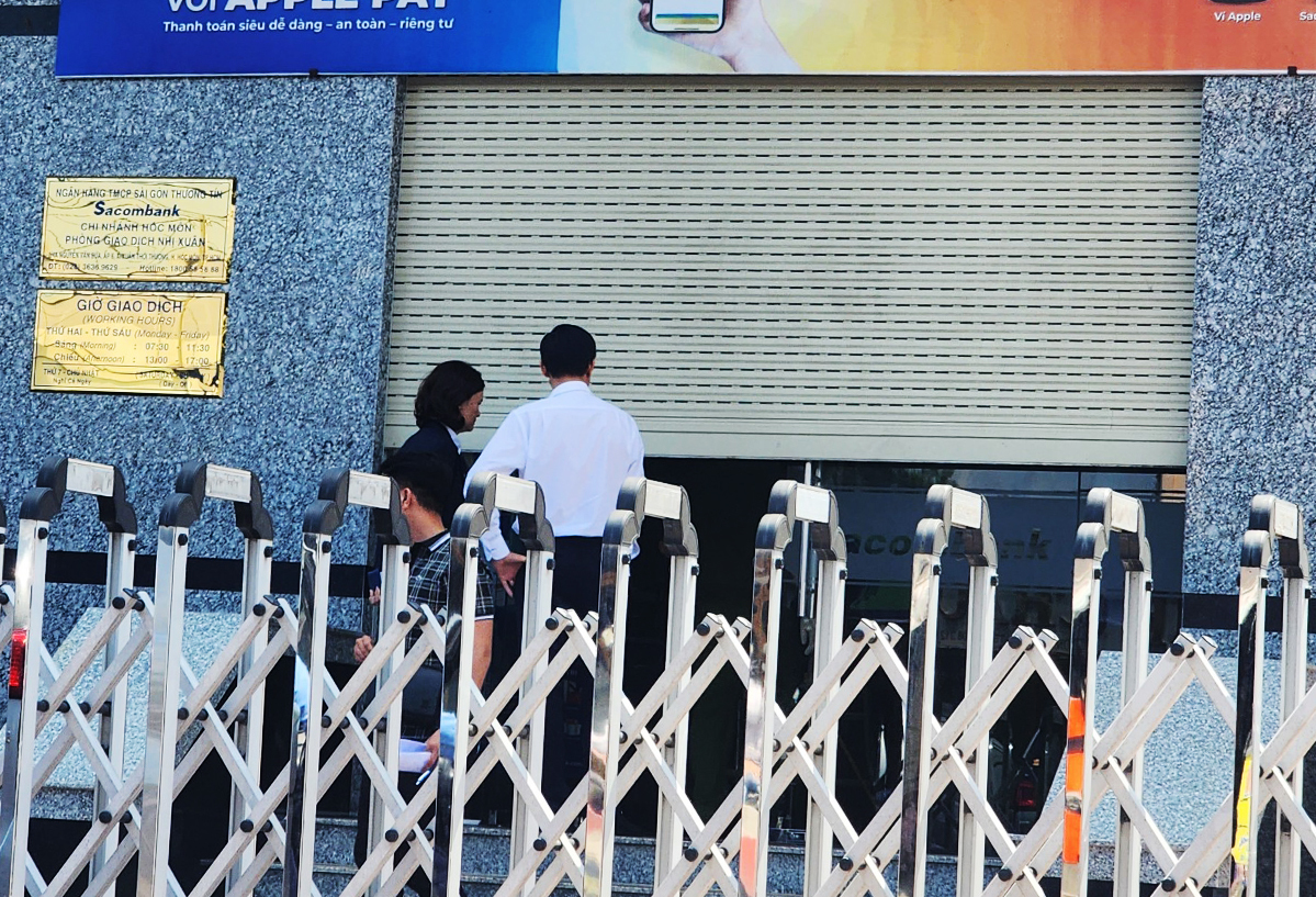 TP HCM: Chi nh&aacute;nh Sacombank nghi bị cướp - Ảnh 2.