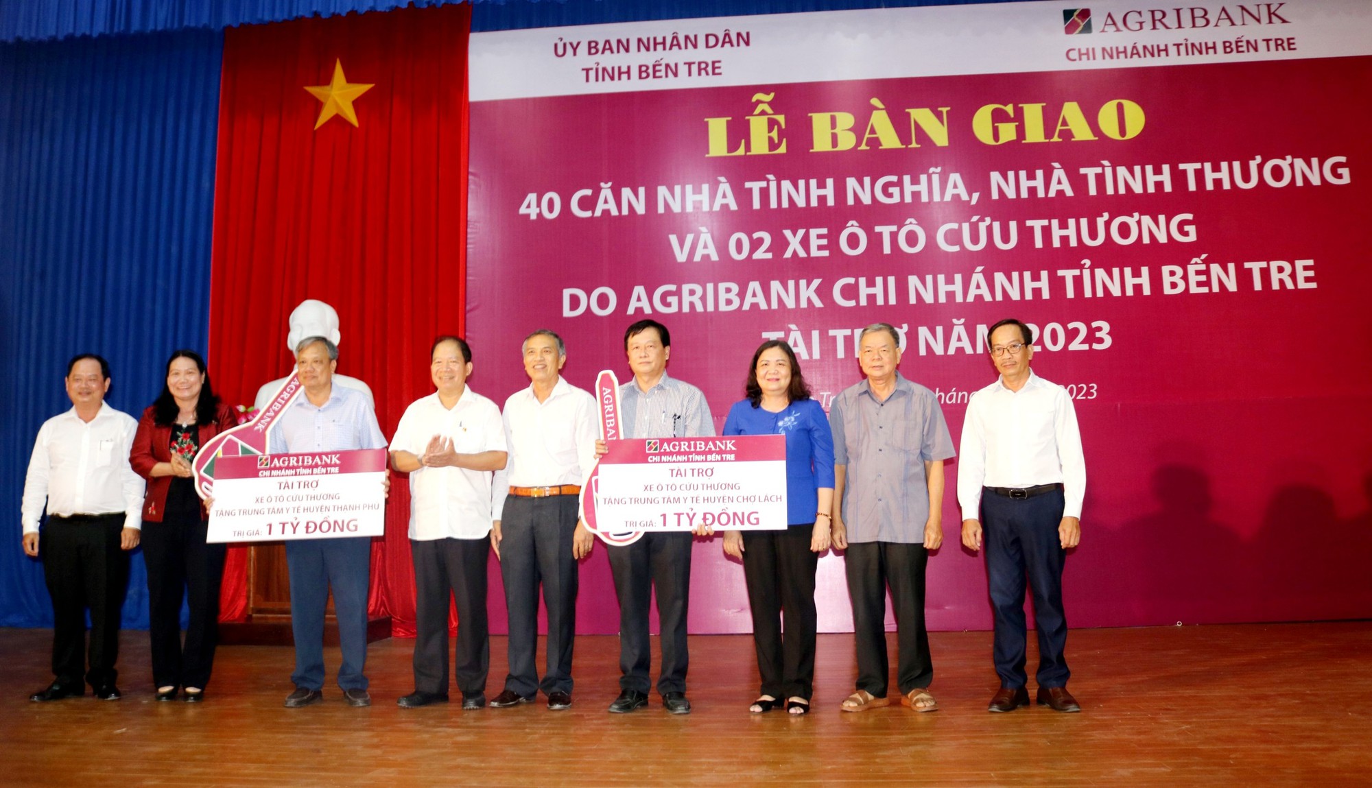 Agribank Bến Tre tài trợ 40 căn nhà và 2 xe cứu thương cho tỉnh Bến Tre - Ảnh 7.