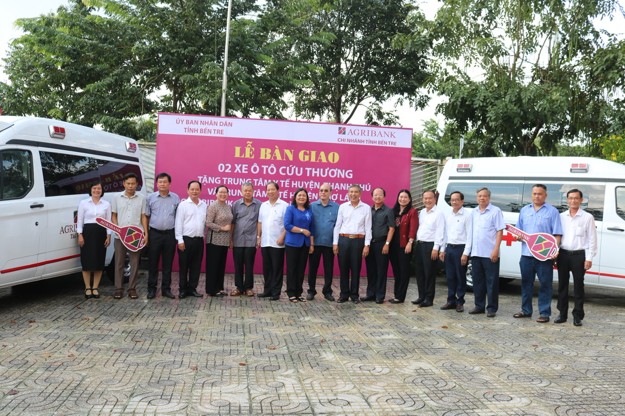 Agribank Bến Tre tài trợ 40 căn nhà và 2 xe cứu thương cho tỉnh Bến Tre - Ảnh 8.