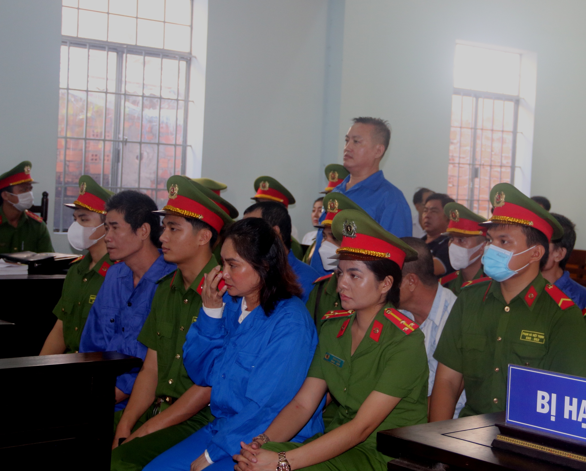 13-Box-Linh an