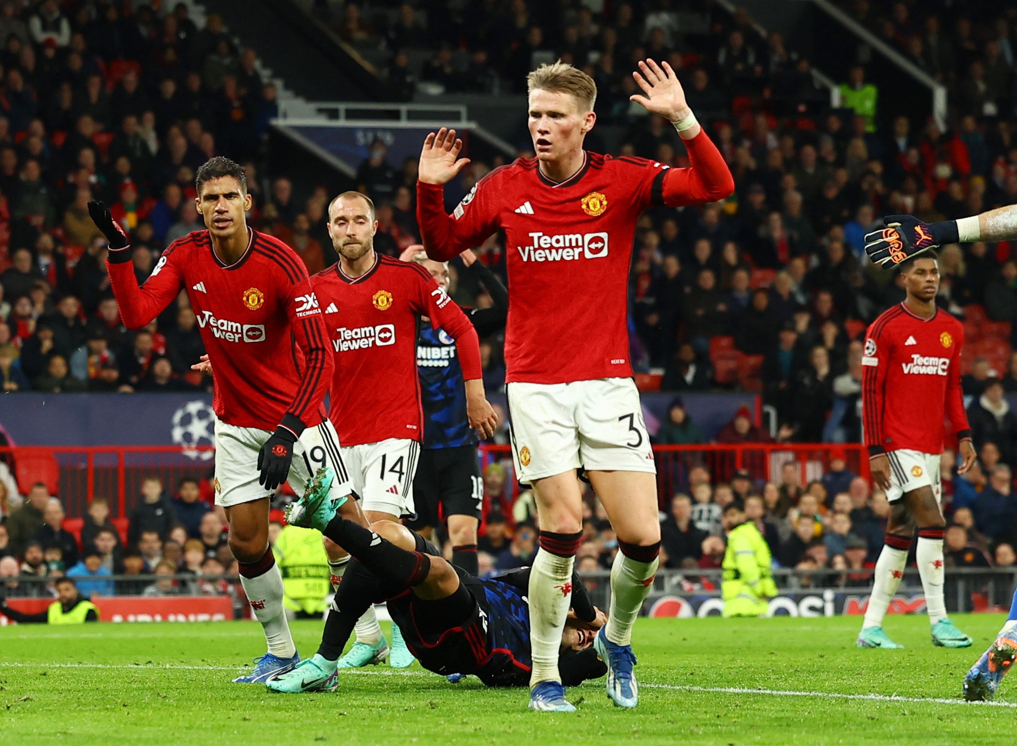 Năm điểm nhấn trong chiến thắng th&oacute;t tim của Man United trước FC Copenhagen - Ảnh 6.