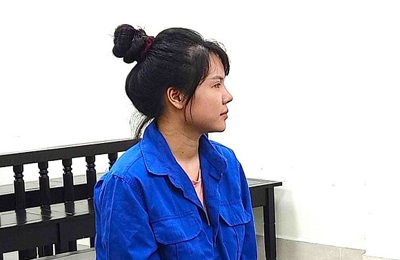 Các cô gái xinh xắn gửi ảnh "nhạy cảm" cho khách để bán dâm giá 6 - 15 triệu đồng/lượt