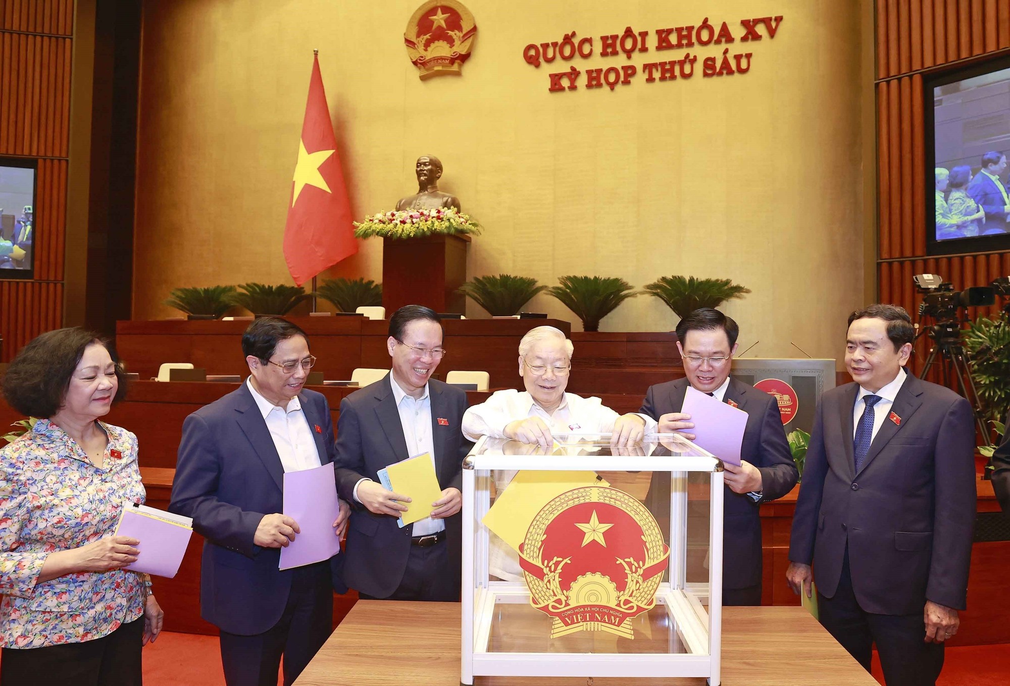 Công bố kết quả lấy phiếu tín nhiệm với 44 người do QH bầu, phê chuẩn