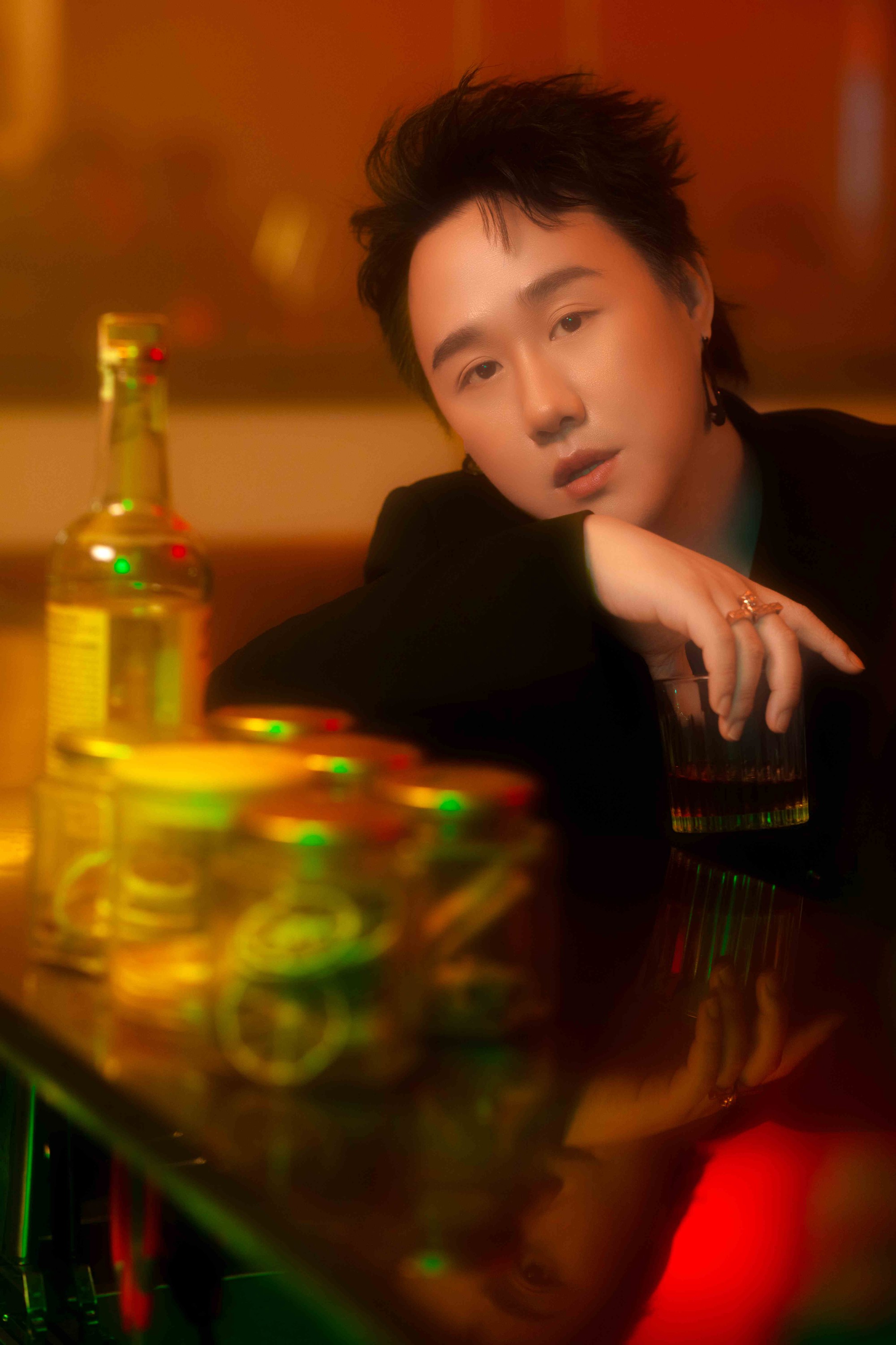 Th&aacute;nh mưa Trung Qu&acirc;n đ&aacute;nh &uacute;p trước liveshow - Ảnh 1.