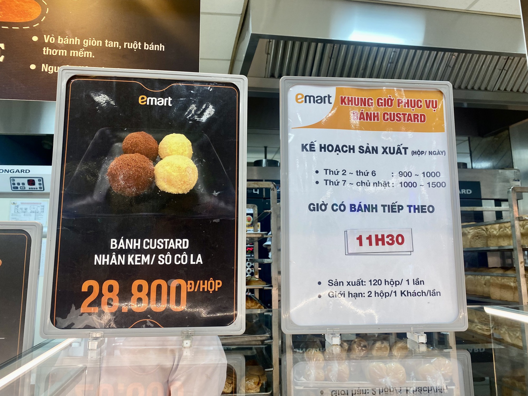 Xếp h&agrave;ng rồng rắn chờ mua b&aacute;nh custard, si&ecirc;u thị giới hạn chỉ mua 2 hộp/người - Ảnh 3.