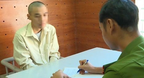 2 thanh niên giả vờ làm khách đi xe rồi cướp tài sản