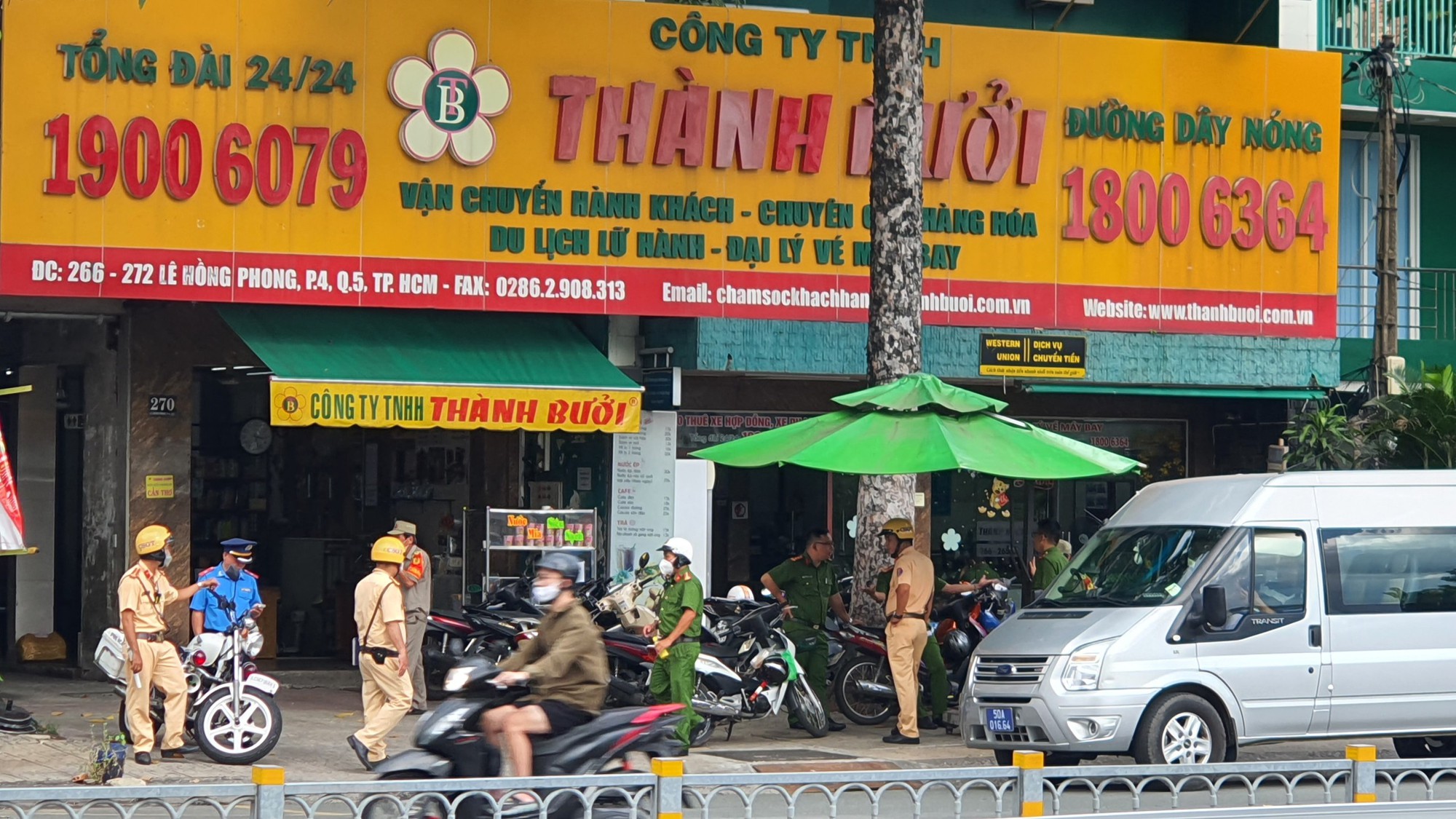 NÓNG: Công an TP HCM đang kiểm tra trụ sở chính nhà xe Thành Bưởi