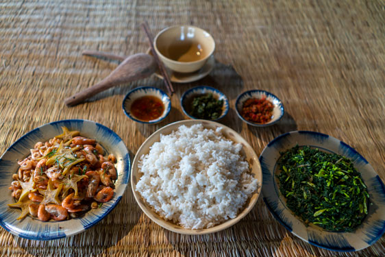 L&aacute; m&igrave; x&agrave;o hoa đu đủ đực