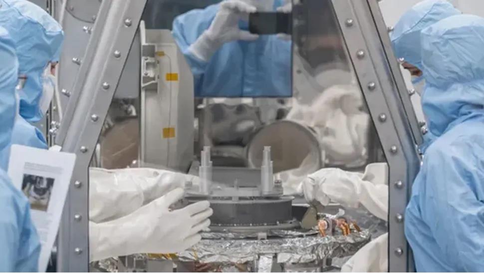 NASA gặp rắc rối lớn với hộp chứa &ldquo;hạt giống sự sống ngo&agrave;i Tr&aacute;i Đất&rdquo; - Ảnh 1.