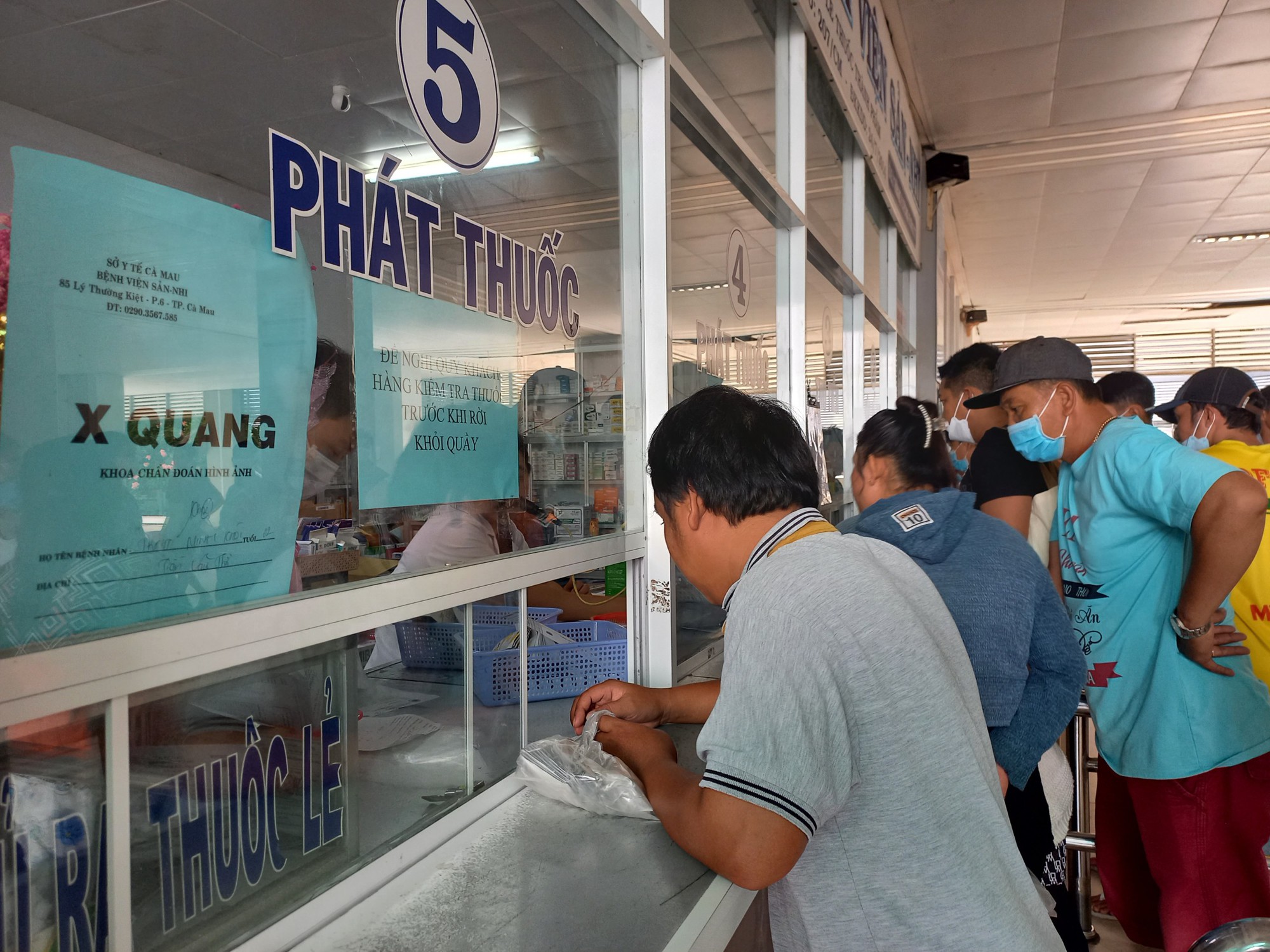 Cảnh b&aacute;o việc đối tượng tự xưng nh&acirc;n vi&ecirc;n y tế để ch&agrave;o b&aacute;n thuốc - Ảnh 3.