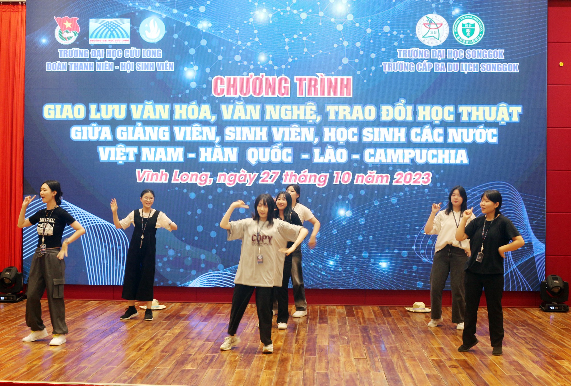 Sinh viên Trường ĐH Cửu Long giao lưu với học sinh, sinh viên Hàn Quốc - Ảnh 8.