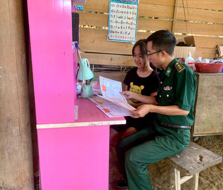 Thượng &uacute;y bi&ecirc;n ph&ograve;ng c&oacute; tấm l&ograve;ng nh&acirc;n hậu - Ảnh 2.
