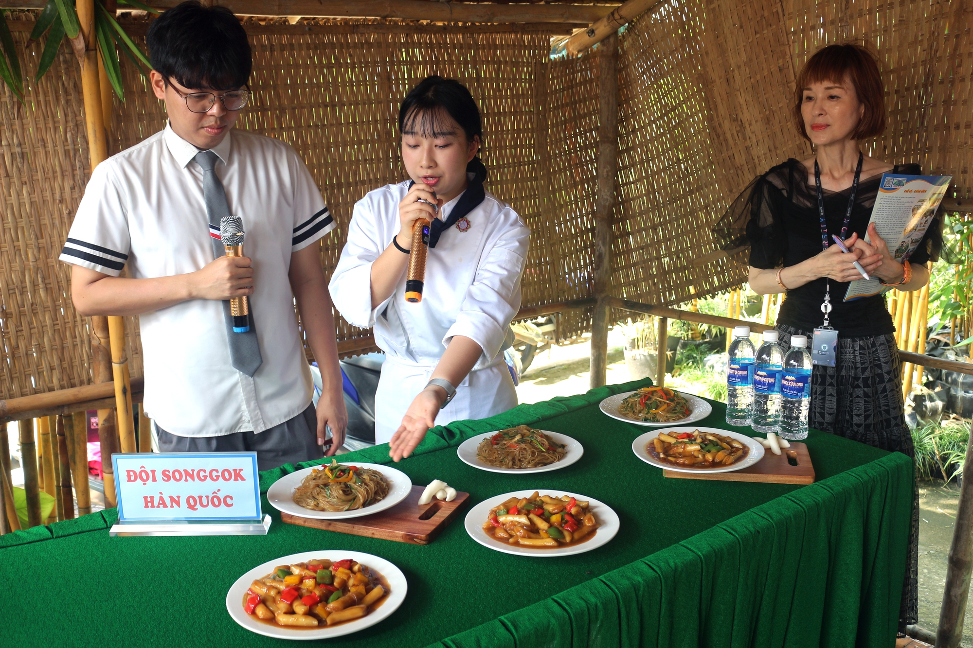 Sinh viên Trường ĐH Cửu Long giao lưu với học sinh, sinh viên Hàn Quốc - Ảnh 1.